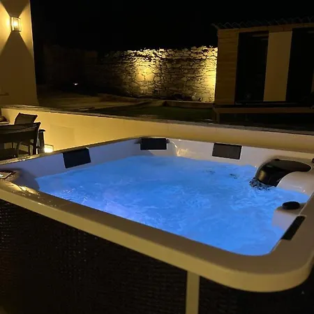 Maison De Charme Avec Jacuzzi - Bretagne / Holiday home